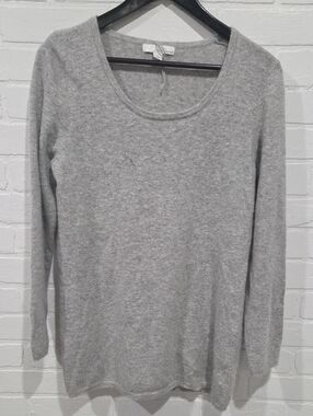 Lucy & Laurel Heather Light Gray Scoop Neck Sweater With Angrora